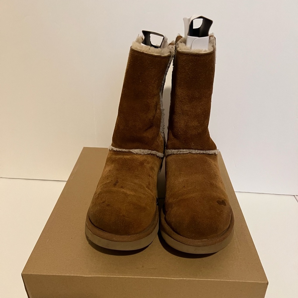 Ugg Classic Short Spill Seam 1098078 W/ Che Tan Women’s Size 9
